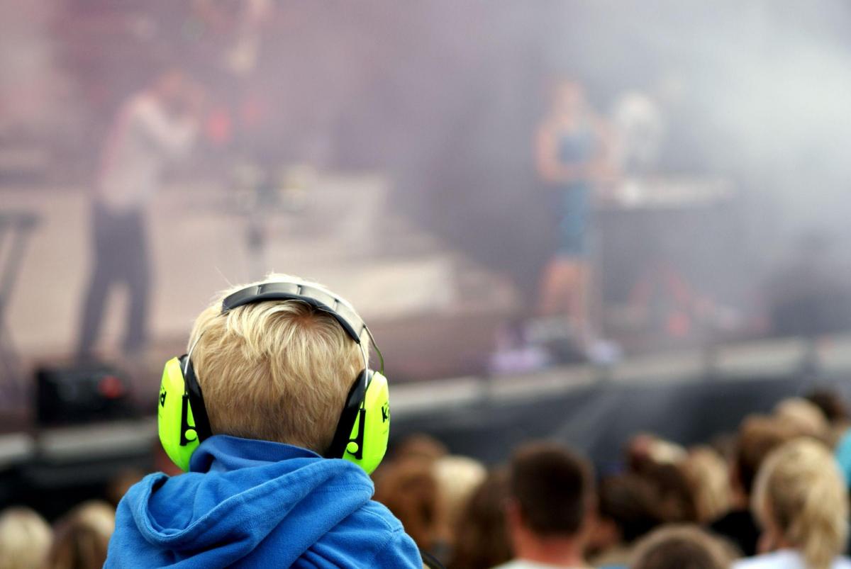 children at the festival concerts: Children absolutely need hearing protection