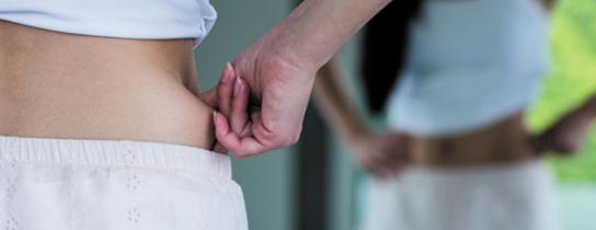 teen-girl-pinching-waist